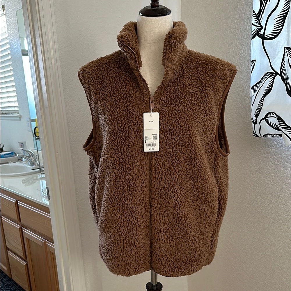 Uniqlo Brown Fleece vest